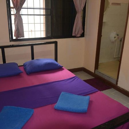 Yaya Guesthouse Бангкок Екстер'єр фото