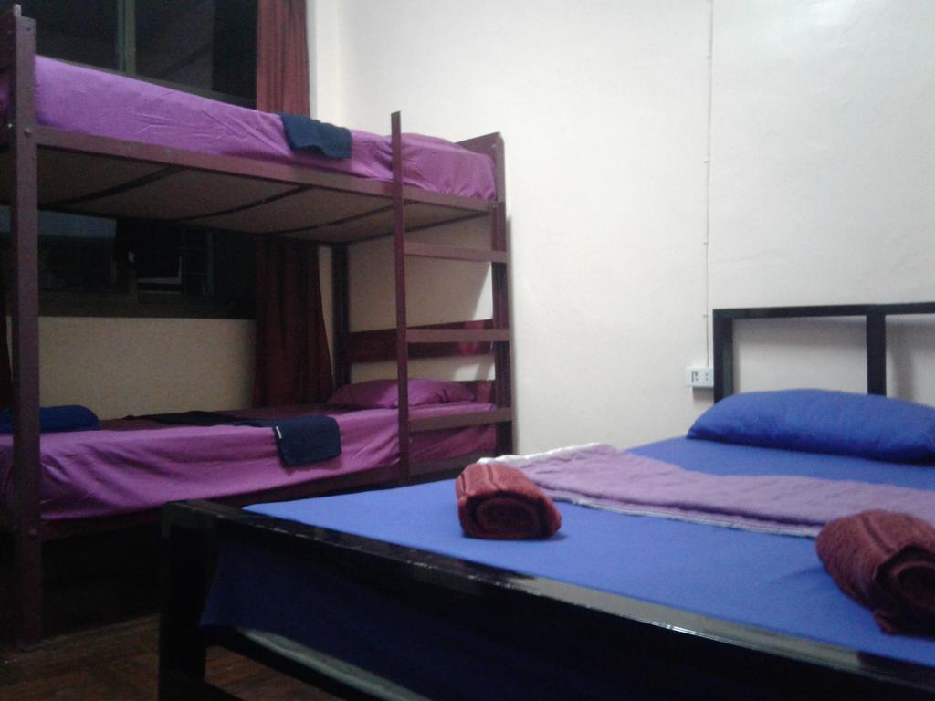 Yaya Guesthouse Бангкок Екстер'єр фото