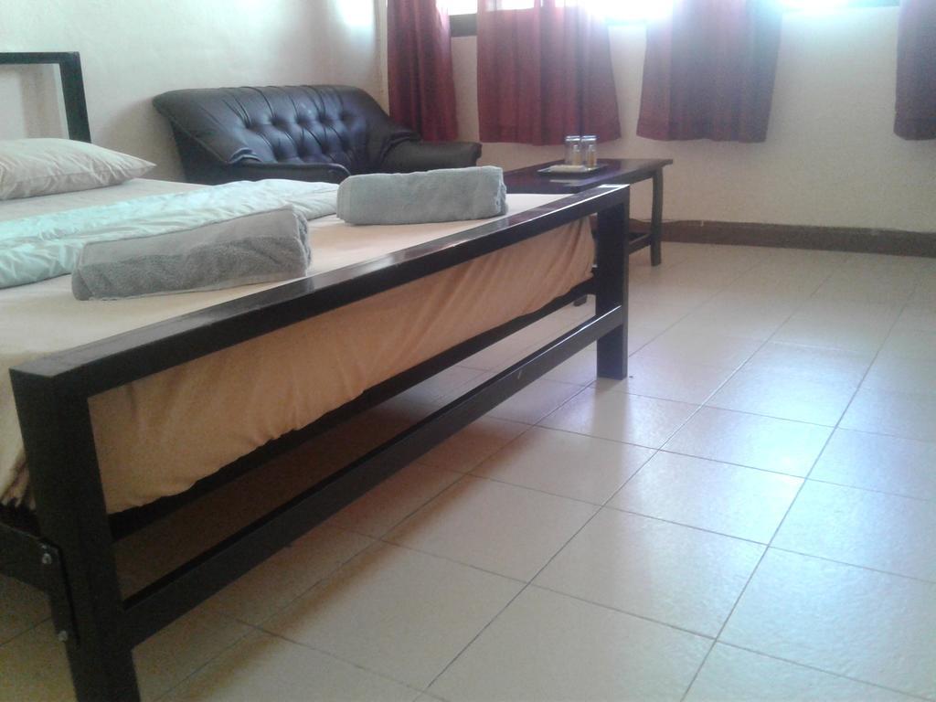 Yaya Guesthouse Бангкок Екстер'єр фото