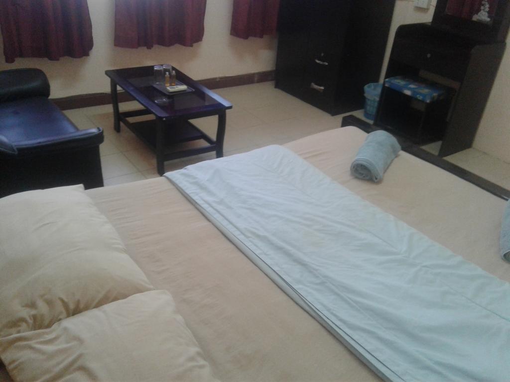 Yaya Guesthouse Бангкок Екстер'єр фото