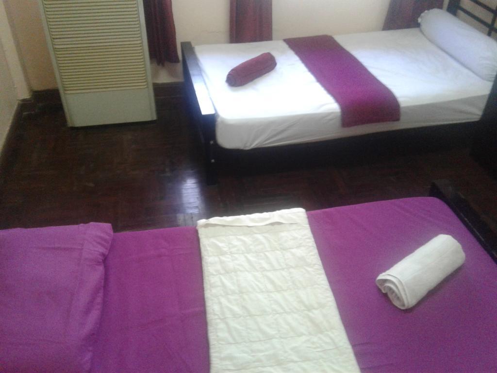 Yaya Guesthouse Бангкок Екстер'єр фото