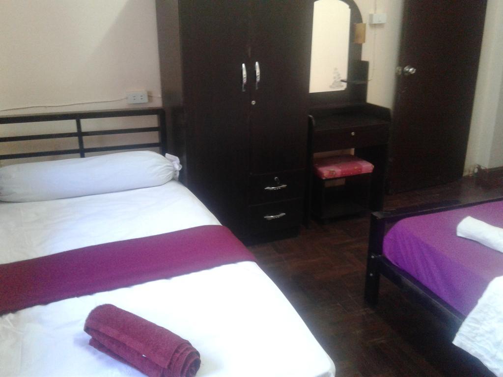 Yaya Guesthouse Бангкок Екстер'єр фото