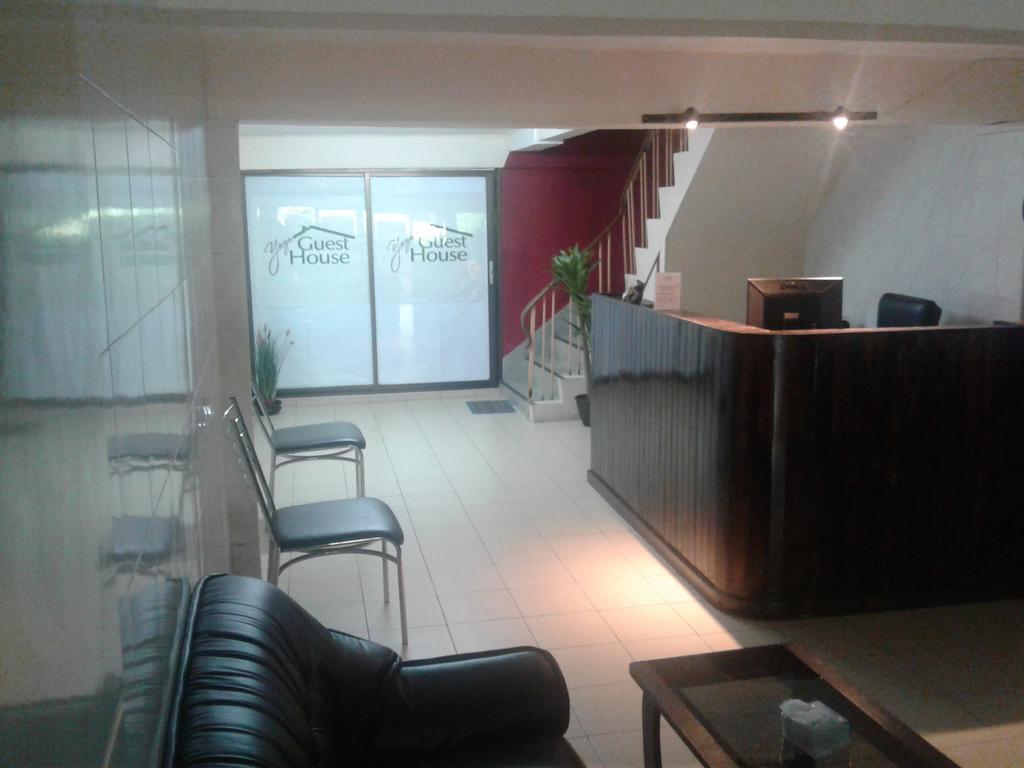 Yaya Guesthouse Бангкок Екстер'єр фото