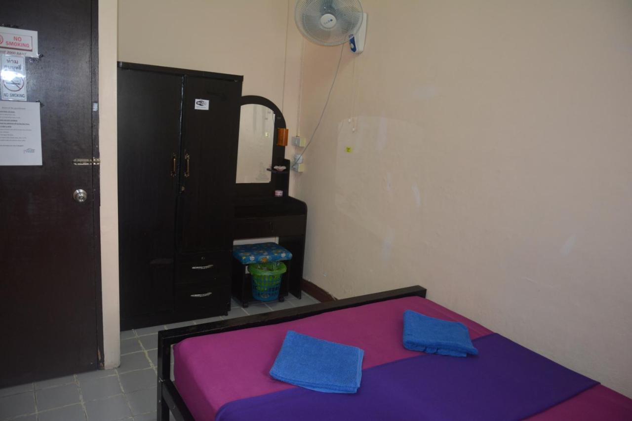 Yaya Guesthouse Бангкок Екстер'єр фото
