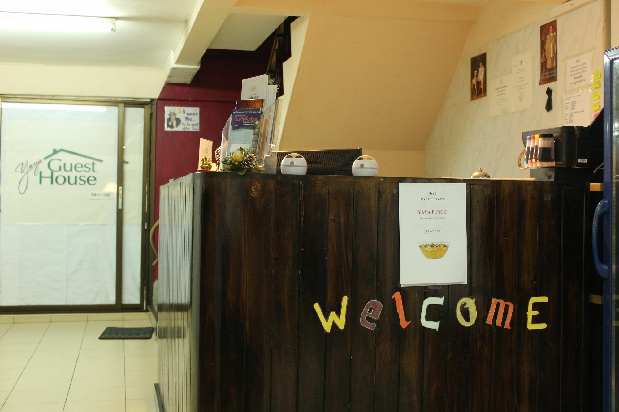 Yaya Guesthouse Бангкок Екстер'єр фото