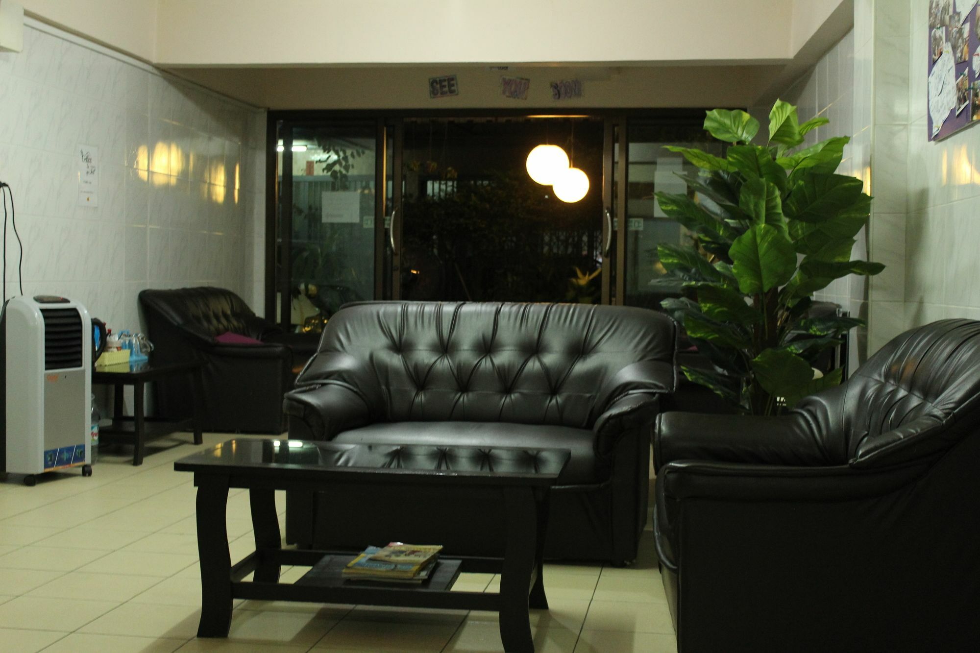 Yaya Guesthouse Бангкок Екстер'єр фото