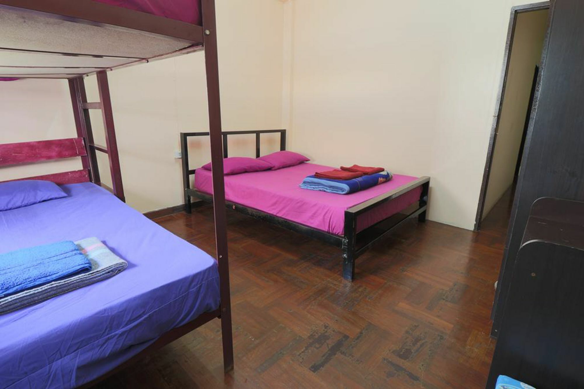 Yaya Guesthouse Бангкок Екстер'єр фото