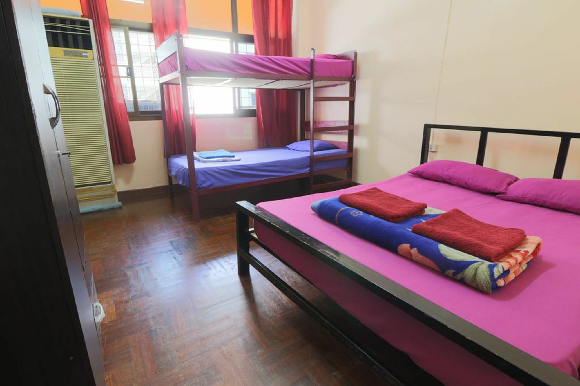 Yaya Guesthouse Бангкок Екстер'єр фото
