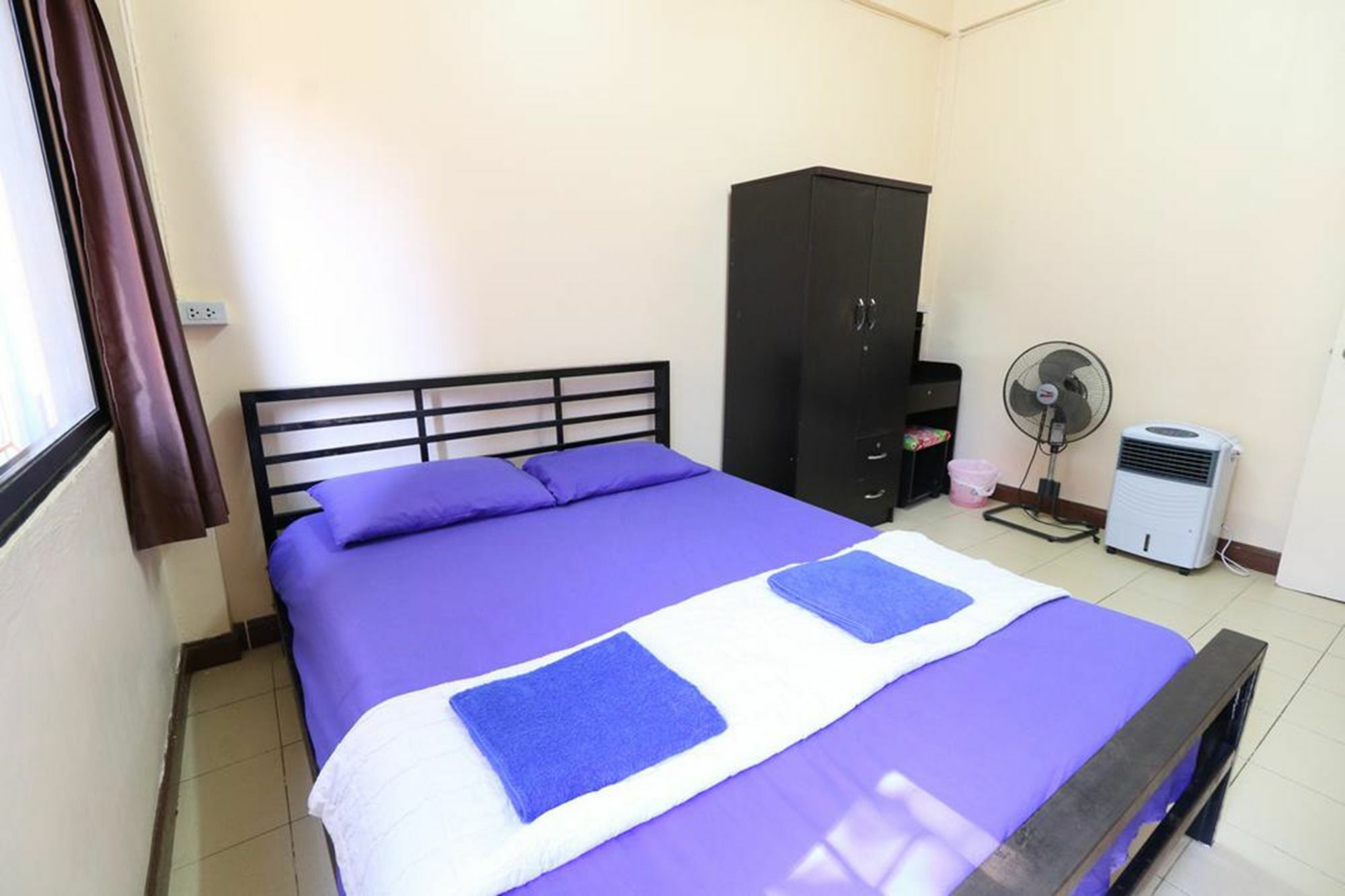 Yaya Guesthouse Бангкок Екстер'єр фото