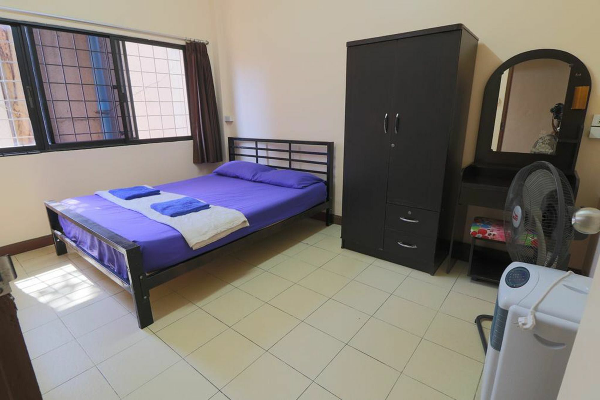 Yaya Guesthouse Бангкок Екстер'єр фото
