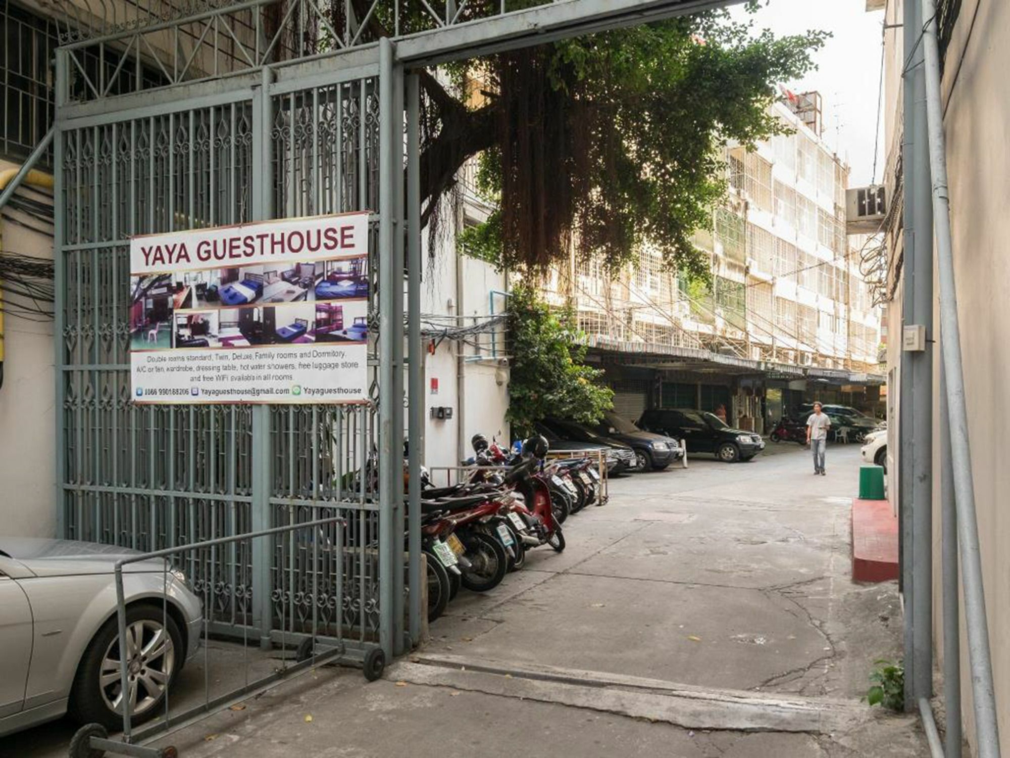 Yaya Guesthouse Бангкок Екстер'єр фото